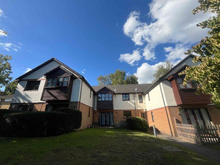 2 Bedroom Flat To Rent In Hawkridge Court Bracknell, RG12