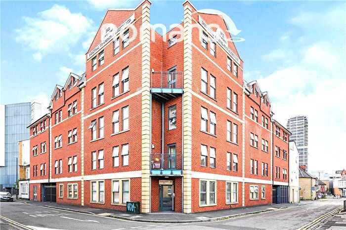 2 Bedroom Apartment For Sale In Harding Street, Swindon, Wiltshire, SN1