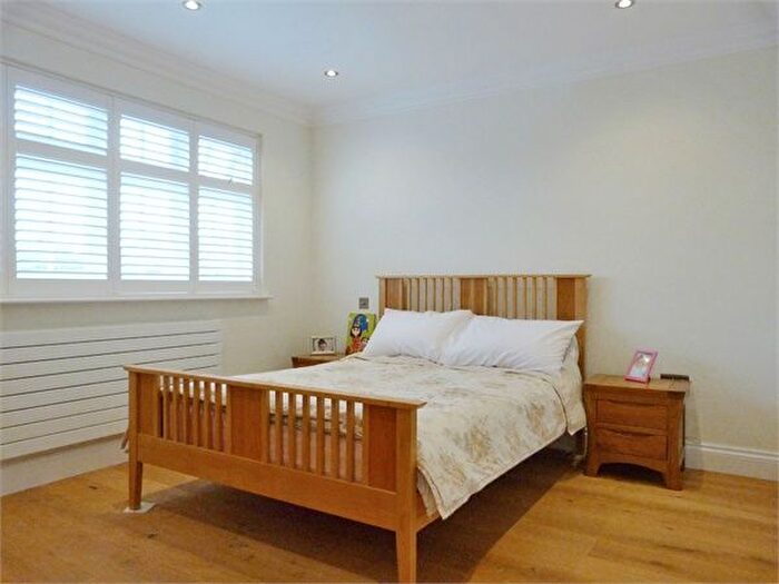 5 Bedroom Detached House For Sale In Lime Grove, Ruislip, HA4