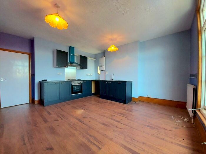 3 Bedroom Apartment To Rent In Stanley Road, Carshalton, Surrey, SM5