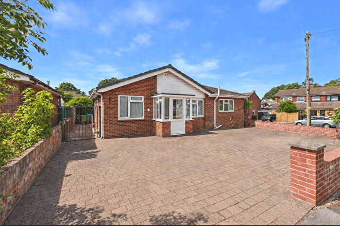 4 Bedroom Detached Bungalow For Sale In Barnbrook Road, Sarisbury Green, SO31