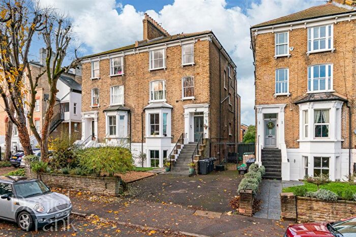 2 Bedroom Flat For Sale In Grosvenor Road, Wanstead, E11
