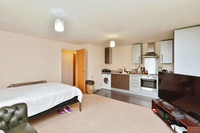 1 Bedroom Apartment For Sale In South Row, Milton Keynes, MK9