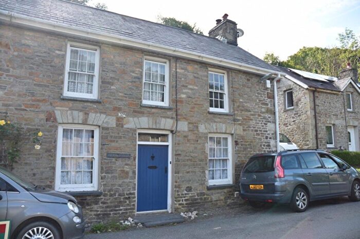 2 Bedroom End Of Terrace House To Rent In Cysgod Y Nant, Cwmpengraig, SA44
