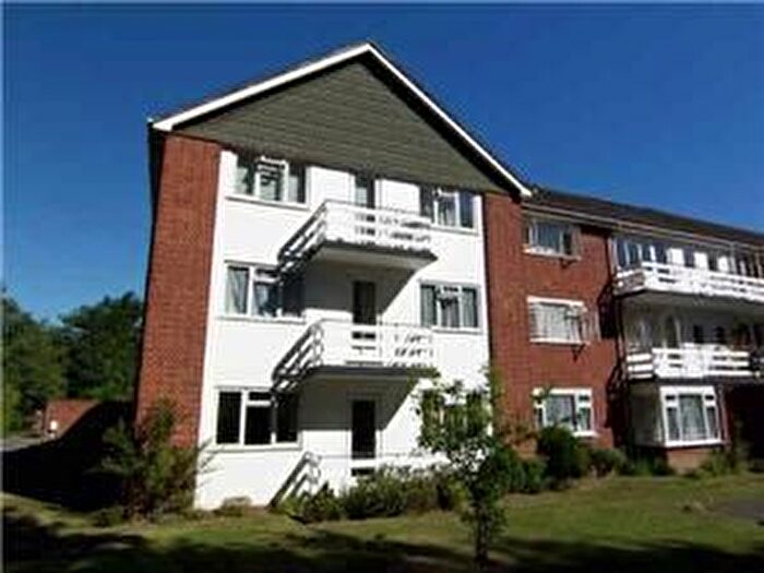 2 Bedroom Flat To Rent In Clinton House, Lovelace Gardens, Surbiton, KT6