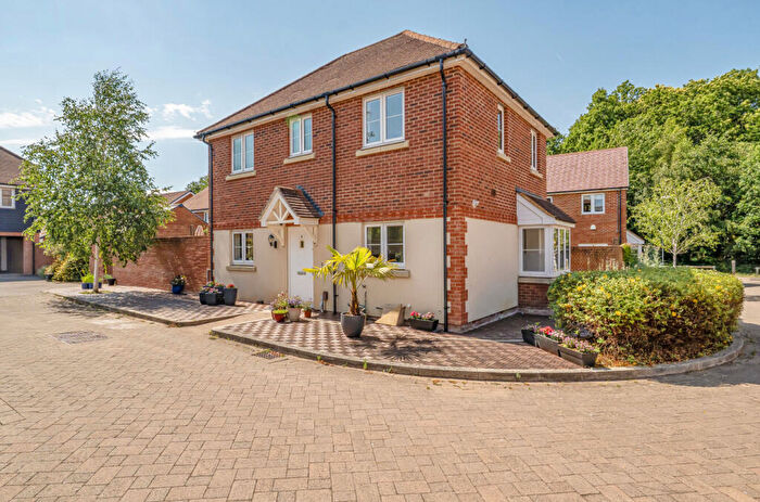 3 Bedroom Detached House For Sale In Redstart Croft, Bracknell, Berkshire, RG12