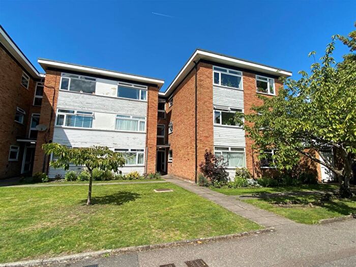 2 Bedroom Apartment To Rent In Sycamore Grove, New Malden, KT3