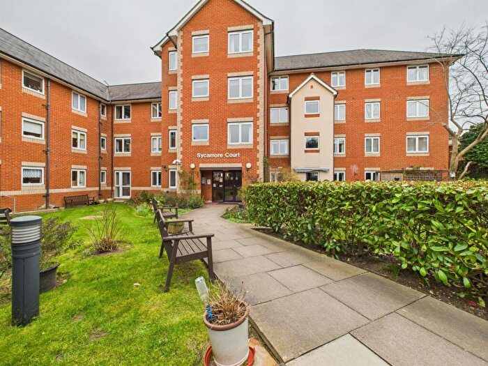 1 Bedroom Flat For Sale In Willow Road, Aylesbury, Buckinghamshire, HP19