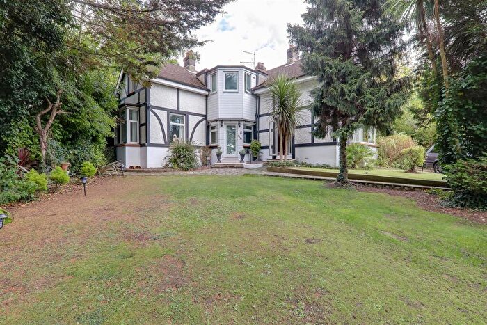 5 Bedroom Detached House For Sale In Warren Road, Offington, Worthing, BN14