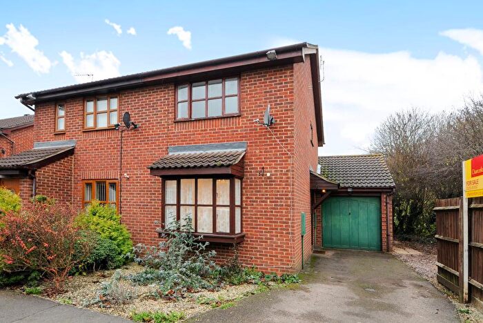3 Bedroom Semi-Detached House For Sale In Banbury, Oxfordshire, OX16