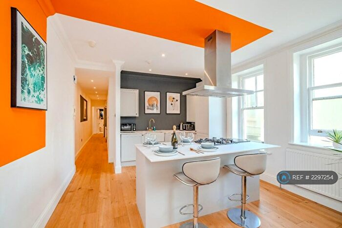 2 Bedroom Flat To Rent In Adelaide Mansions, Hove, BN3