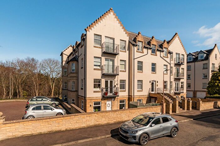 3 Bedroom Flat For Sale In / Mid Steil, Edinburgh, EH10