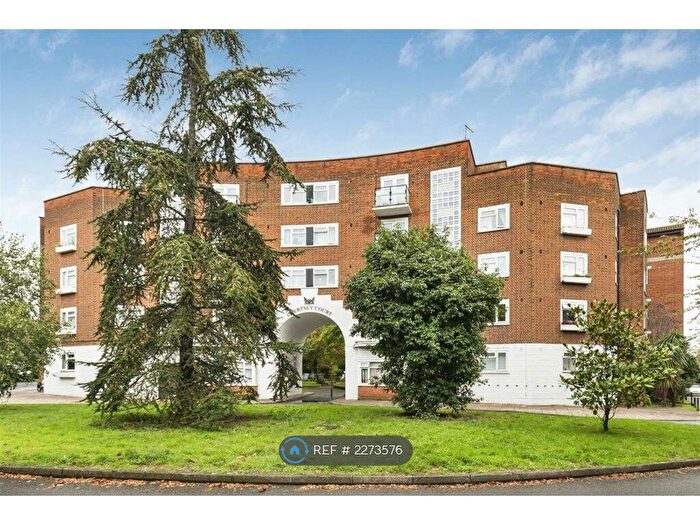 2 Bedroom Flat To Rent In Chertsey Court, London, SW14