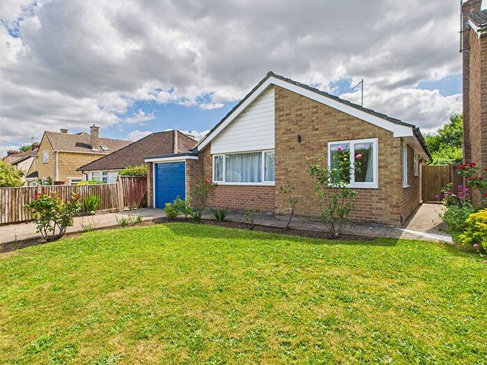 3 Bedroom Bungalow To Rent In High Street, Kidlington, OX5