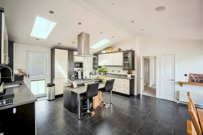 2 Bedroom Park Home For Sale In Pilgrims Retreat, Harrietsham, Maidstone, ME17