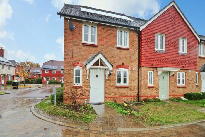 3 Bedroom Semi-Detached House To Rent In Lodge Close, Singleton, Ashford, TN23