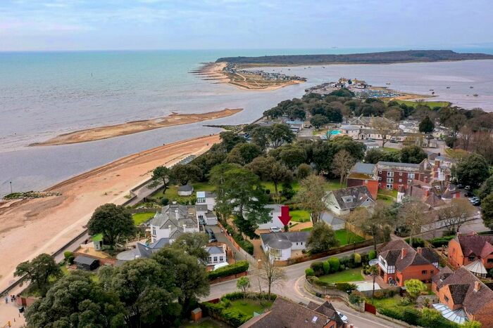 3 Bedroom Detached House To Rent In Mudeford, Christchurch, Dorset., BH23