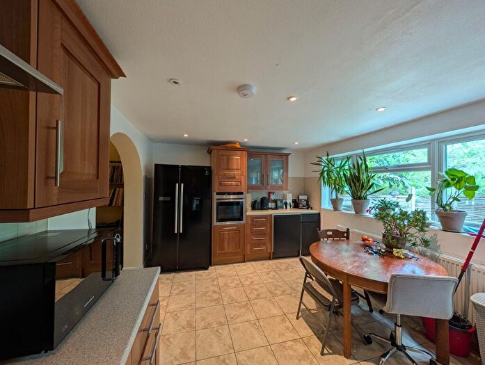 4 Bedroom Semi-Detached House To Rent In Shobden Road, London, N17