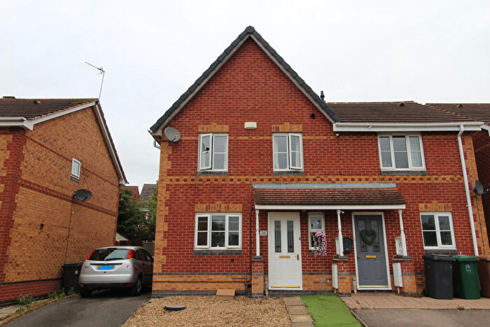 3 Bedroom Semi-Detached House To Rent In Swadlincote, DE11