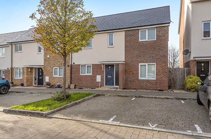 3 Bedroom End Of Terrace House To Rent In Rainbow Square, Shoreham-by-Sea, BN43