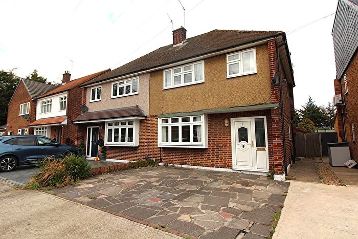 3 Bedroom Semi Detached House To Rent In Oxley Close, RM2