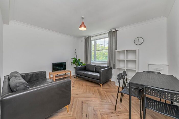 2 Bedroom Flat To Rent In William Bonney Estate, London, SW4