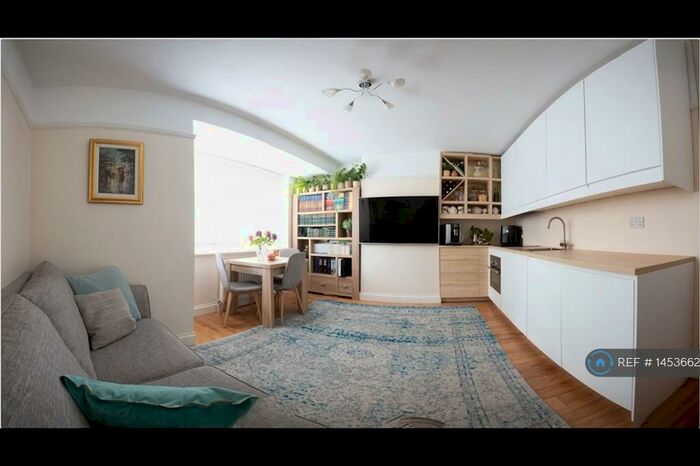 3 Bedroom Maisonette To Rent In Baston Road, Bromley, BR2