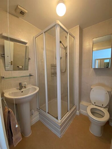 2 Bedroom Flat For Sale In Friar Court, Worcester, WR1