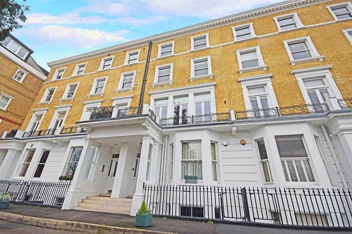 2 Bedroom Apartment To Rent In Richmond Hill, Richmond, TW10