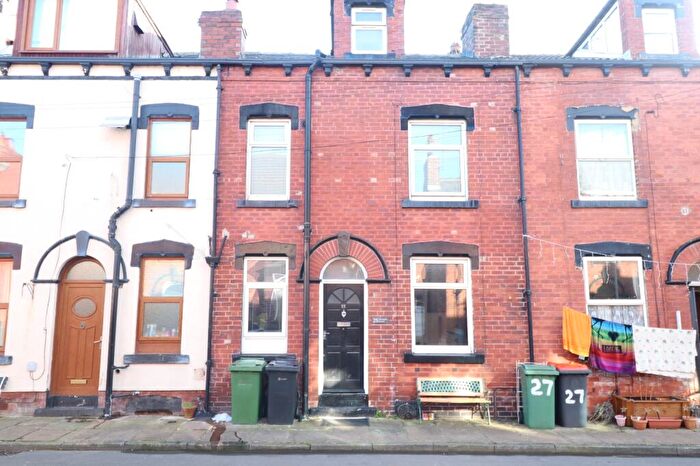 2 Bedroom House To Rent In Whingate Grove, Armley, Leeds, Uk, LS12