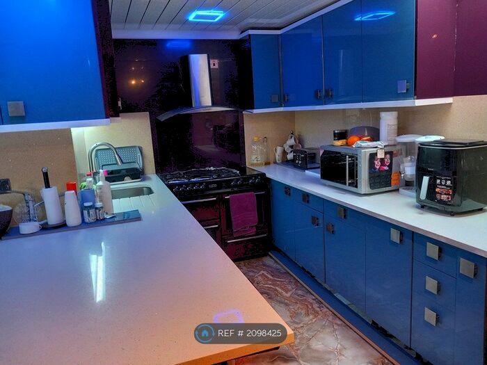 1 Bedroom Bungalow To Rent In Richings Way, Iver, SL0