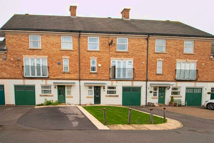 5 Bedroom House To Rent In Clegg Square, Shenley Lodage, Milton Keynes, MK5