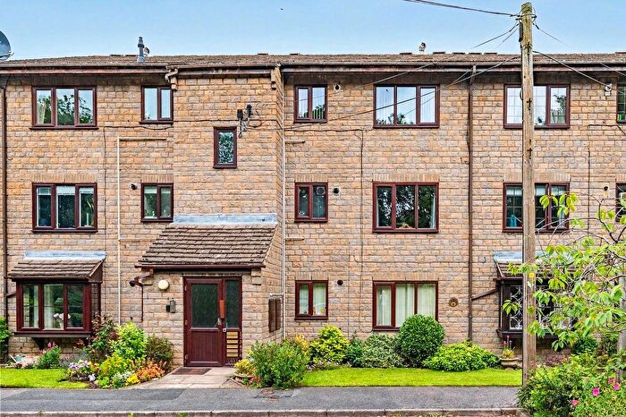 2 Bedroom Flat For Sale In Kerry Garth, Horsforth, Leeds, LS18