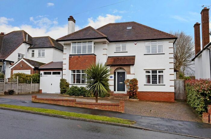 5 Bedroom Detached House To Rent In Hill Rise, Rickmansworth, WD3
