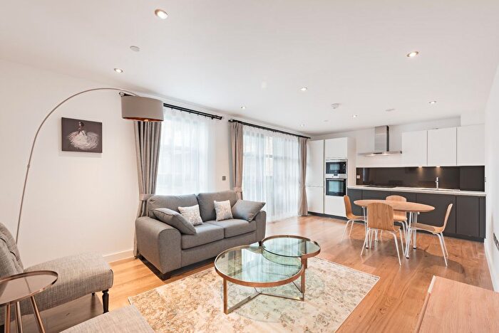 2 Bedroom Flat To Rent In Alwen Court, Pages Walk, London, SE1