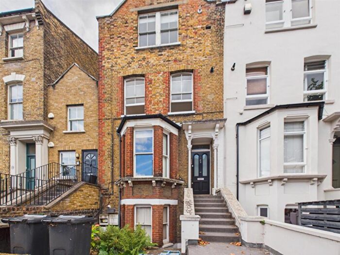 1 Bedroom Apartment To Rent In Sandringham Road, Hackney, E8