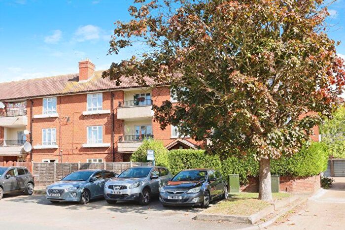 2 Bedroom Flat For Sale In Churchill Road, Langley, SL3