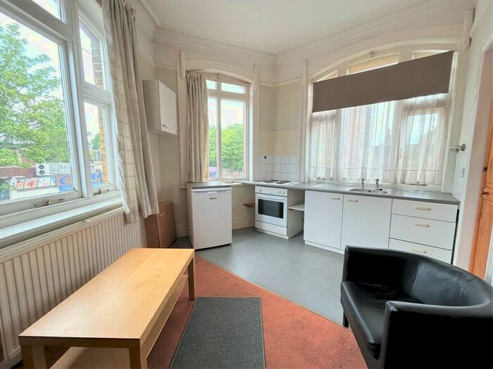 Studio To Rent In White Hart Lane, London, N17