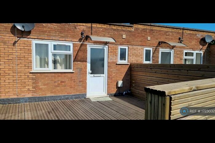 Studio To Rent In Hampton Court High Street, Birmingham, B64