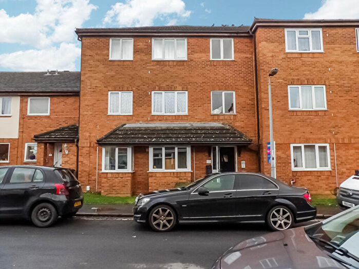 2 Bedroom Apartment For Sale In Rose Street, Swindon, Wiltshire, SN2