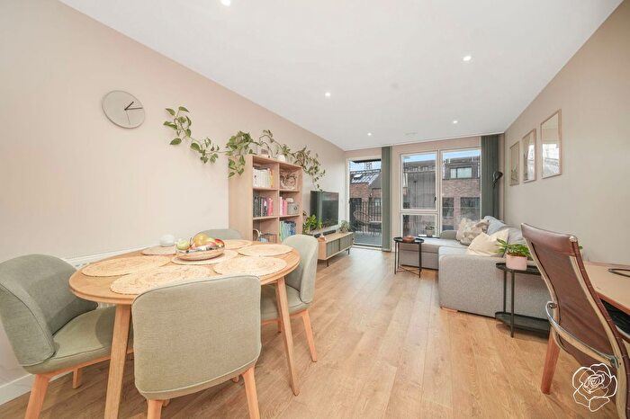 1 Bedroom Flat For Sale In Pavilions Court, Cooks Road, Stratford, E15