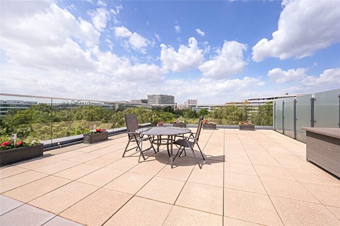 2 Bedroom Flat For Sale In Chiswick High Road, London, W4