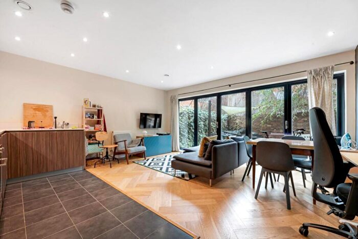 1 Bedroom Apartment To Rent In Barn Street, London, N16