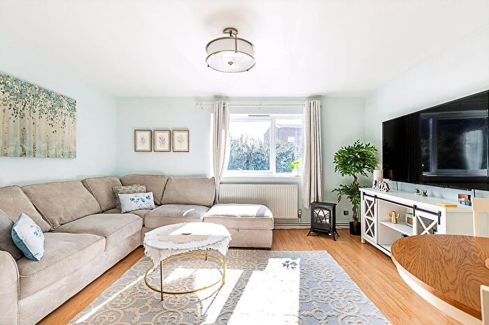 2 Bedroom Flat To Rent In London Borough Of Merton, SW19