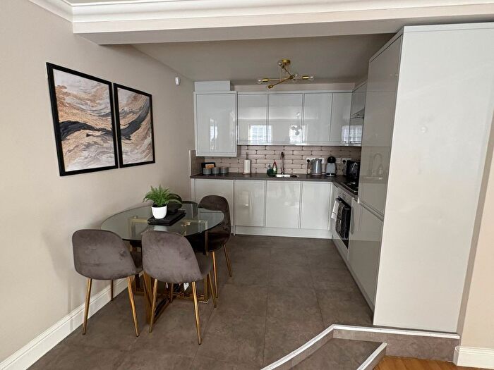 2 Bedroom Flat To Rent In Wilcox Road, Nine Elms, SW8