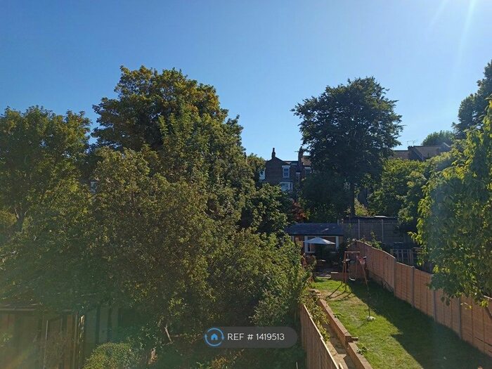 2 Bedroom Flat To Rent In Waller Road, London, SE14