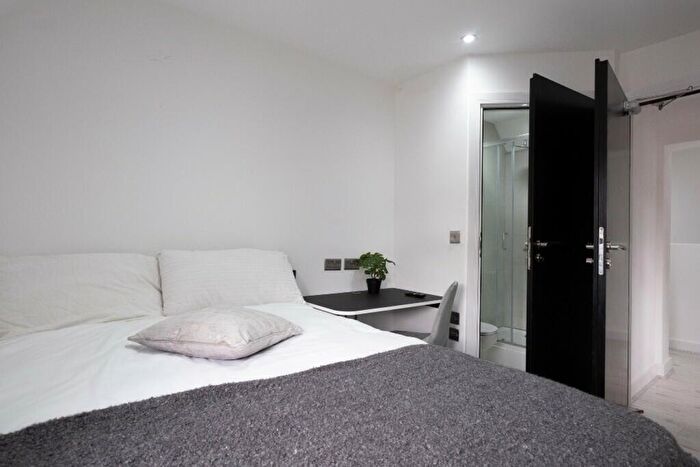 8 Bedroom House To Rent In High Street, Lincoln, LN5