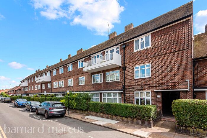 3 Bedroom Apartment For Sale In Rowditch Lane, London, SW11