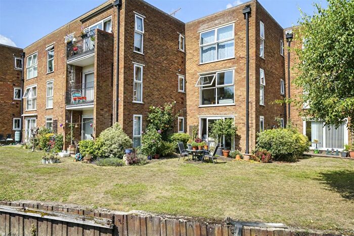 2 Bedroom Flat For Sale In River Park, Hemel Hempstead, HP1