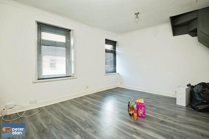 2 Bedroom Flat For Sale In Rutland Street, Cardiff, CF11